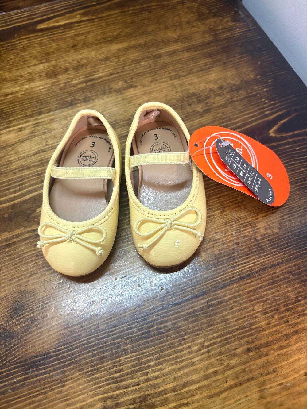 Wonder nation yellow flats size 3
